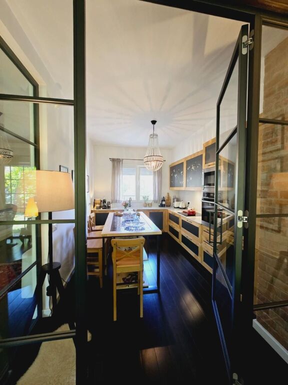 Villa di 4 piani, 2 posti auto al Sunrise TEG, 3200 euro