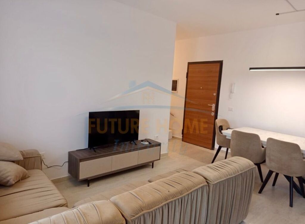 Affitto, Appartamento 2+1, Complesso Aura, Tirana. 700 €