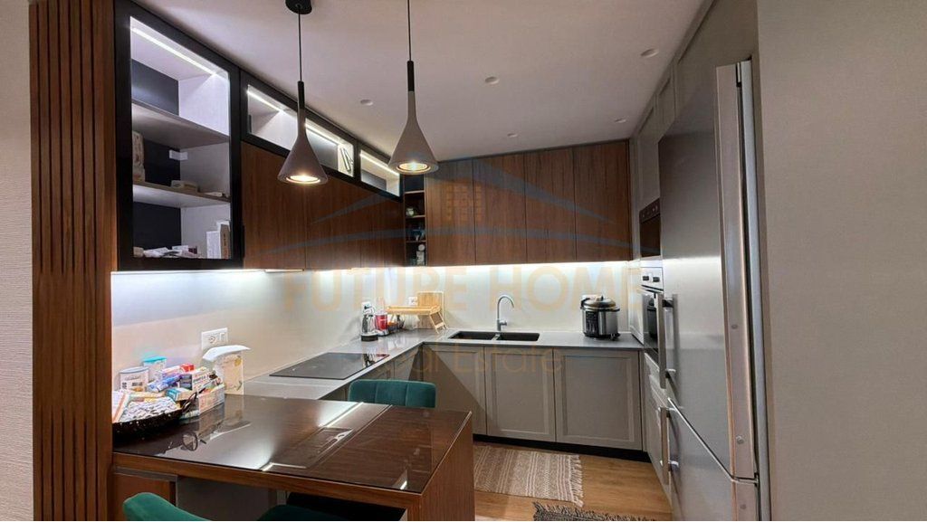 Appartamento 3+1+2+2 posti auto in vendita Via Elbasan