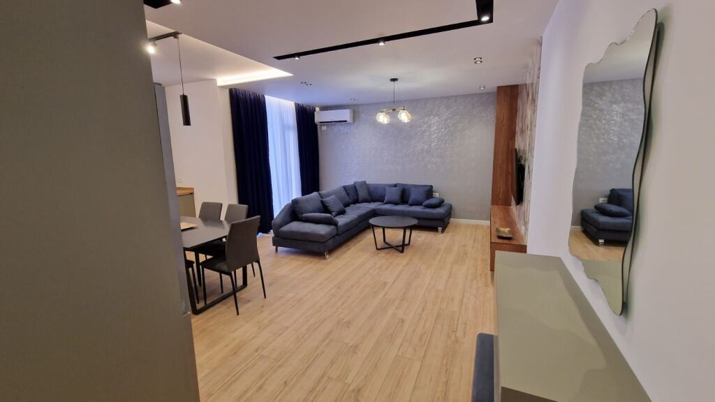 Appartamento 2+1+2 per qirq te Bulevardi i Ri