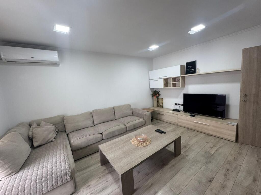 Jepet Apartament 2+1 me qira – Në Qendër të Tiranës !