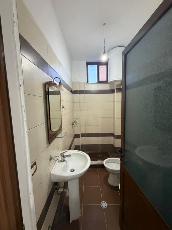 Jepet me qira apartament 1+1