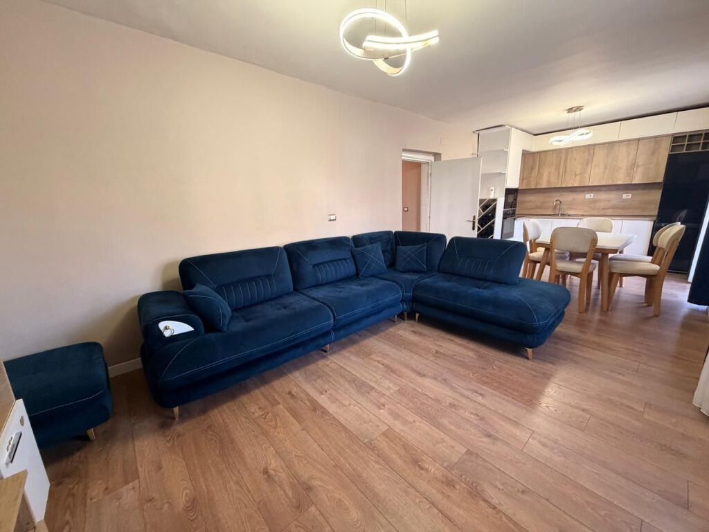 Apartament 2+1+2 me depo për shitje – Qendër, Durrës