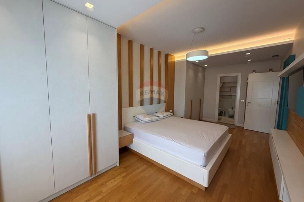 Apartament modern 3+1+2 me 2 poste parkimi.