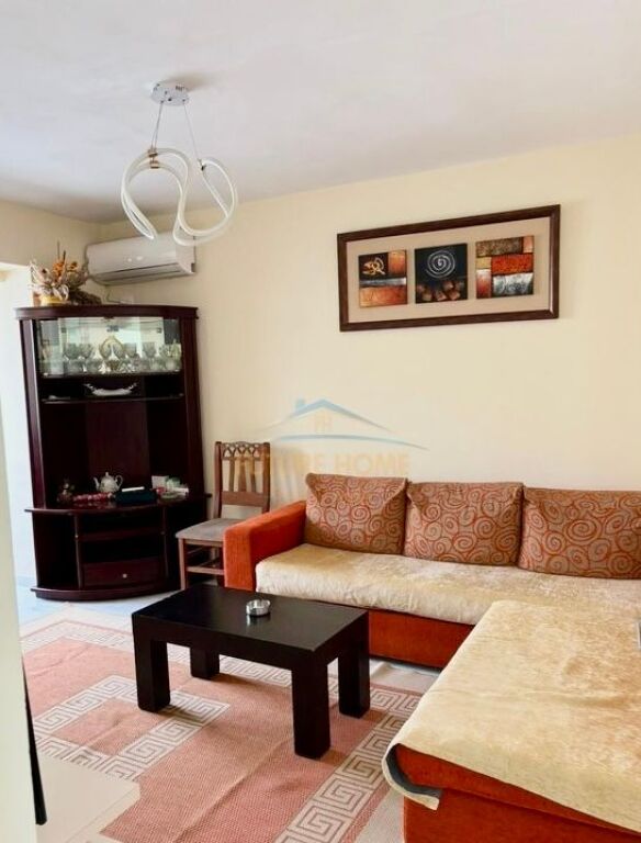 Qera, Apartament 1+1, Shkolla e Bashkuar,Tiranë 400 €