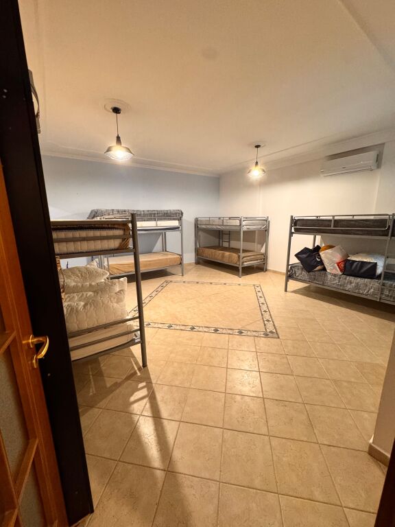 Bllok - Shitet 3+1 + Verandë