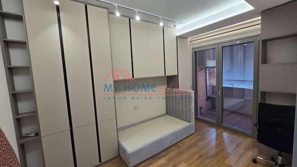 Appartamento 2+1+2 Posti auto in vendita presso Tower Bridge a Tirana