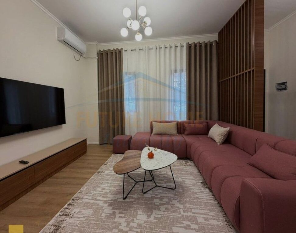 Shitet, Apartament 2+1+2, Fresku, Tiranë.