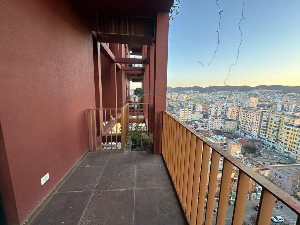 In vendita appartamento 2+1+2 Garden Building Rruga e Kavajes