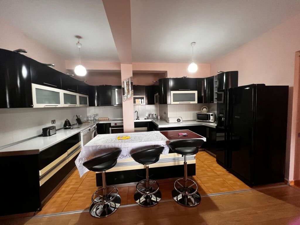 🏢Rruga e Dibres,prane Viles Gold jepet me qera apartament 2+1,60,000Leke .   