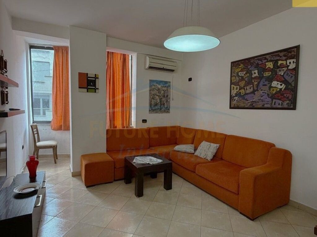 Shitet, Apartament 2+1+2, Tregu Elektrik, Tiranë.