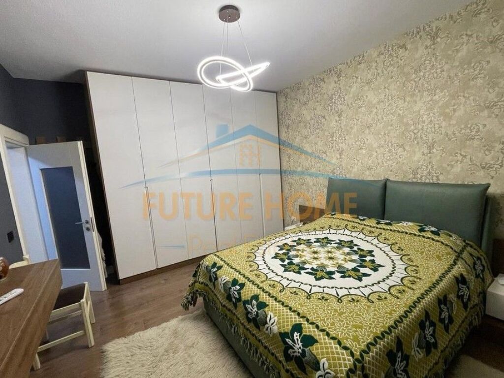 Shitet, Apartament 2+1, Rruga Babë Rexha, Tiranë.