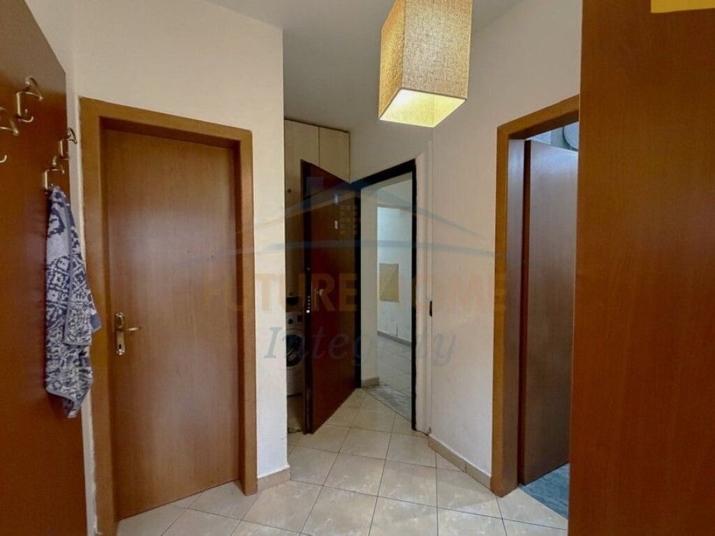 Shitet, Apartament 2+1+2, Tregu Elektrik, Tiranë.