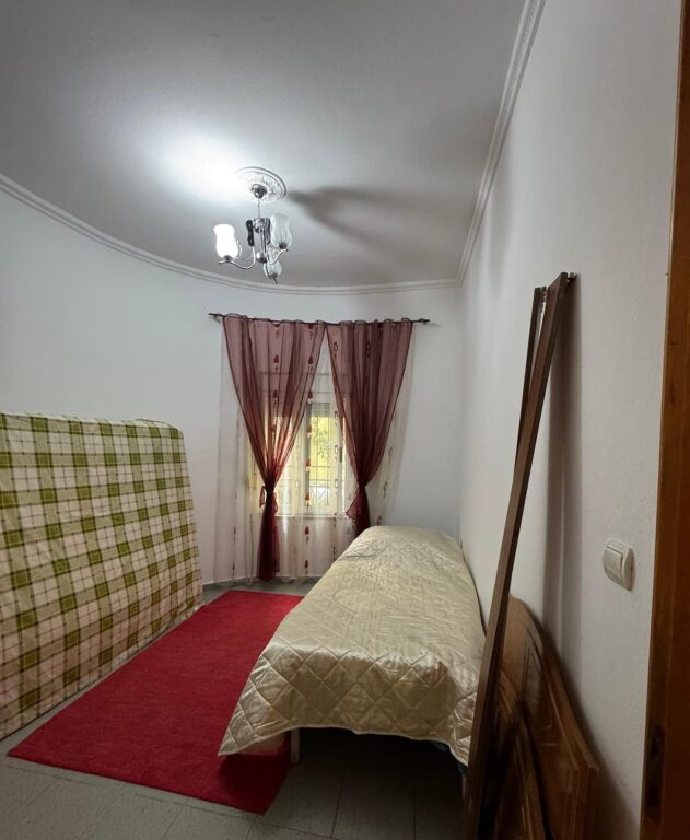 Shitet apartament 3+1 ne Selite