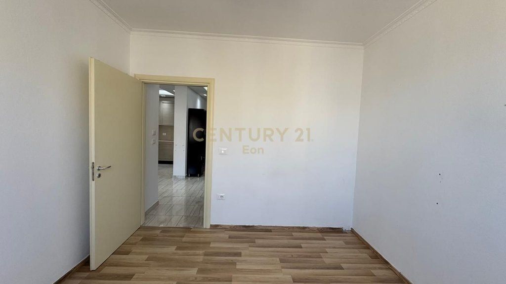 SHITET APARTAMENT 2+1+2 BALLKONE TE ISH-URT, DURRES !