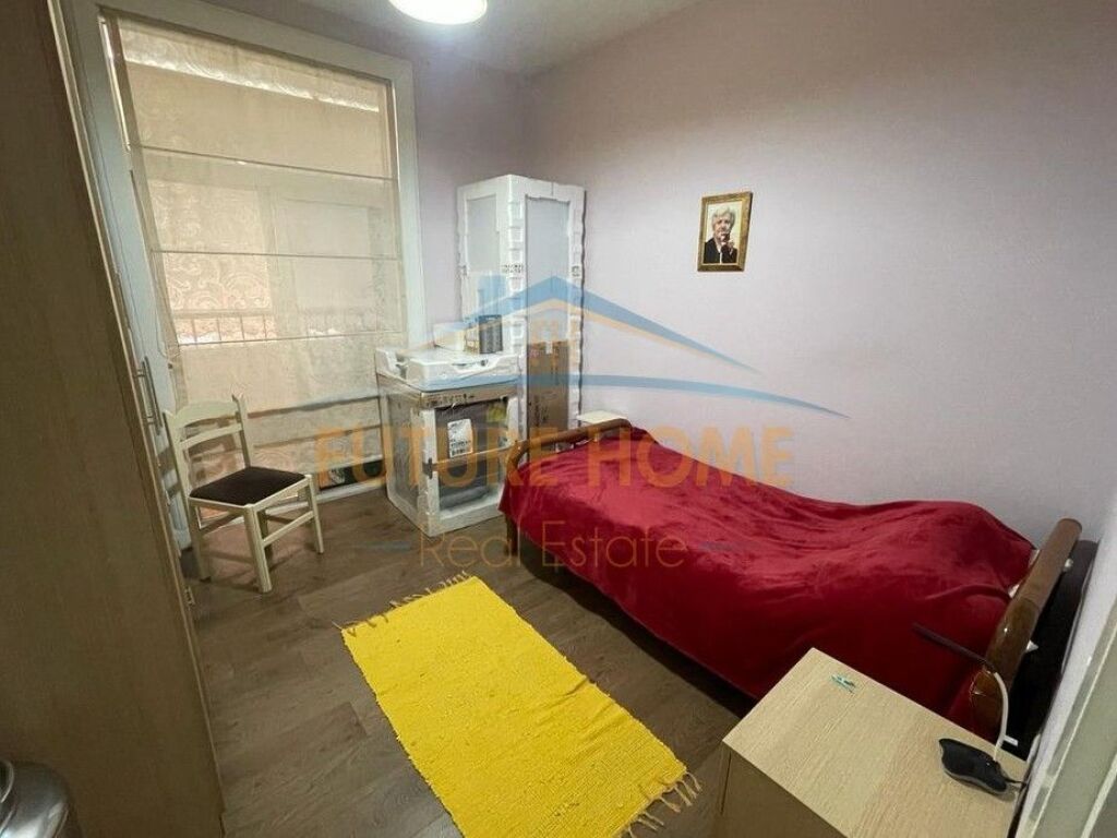 Shitet, Apartament 2+1, Rruga Babë Rexha, Tiranë.