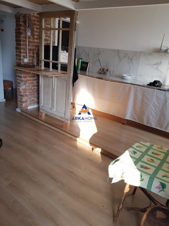 JEPET ME QERA GARSONJIERE 1+1 "AFER ME HOTEL THEATRO, RRUGA MIHAL DRURI, QENDER" 500 EURO