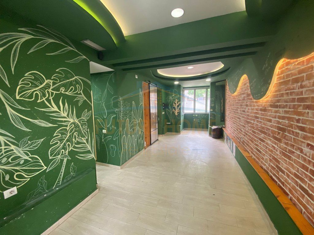 Qira, Ambient Biznesi, Zogu i Zi, Tiranë.