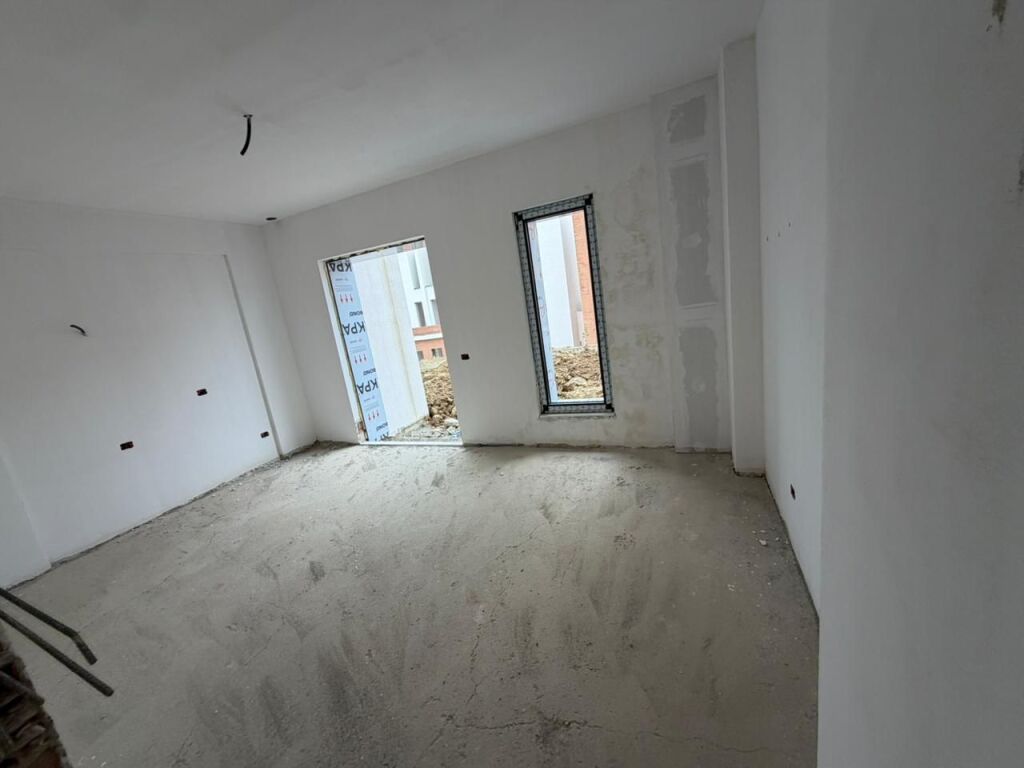 🏡 Shitet Dupleks modern pranë TEG! ✨Dupleks me oborr privat