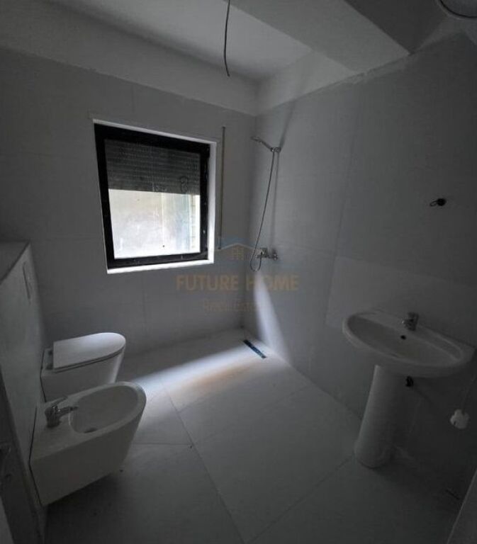 Shitet, Dublex, Kodra e Diellit Tiranë.