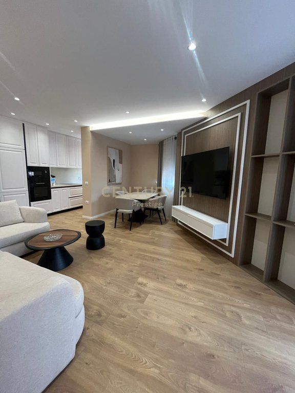 APARTAMENT 2+1+2+POST PARKIMI NE SHITJE, RRUGA E DURRSIT!