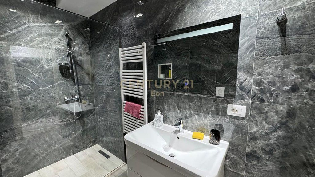 SHITET APARTAMENT 2+1+2 BALLKONE TE ISH-URT, DURRES !