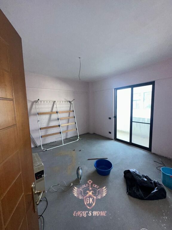 Shitet Apartament 3+1+2 Ballkone Policia Durres