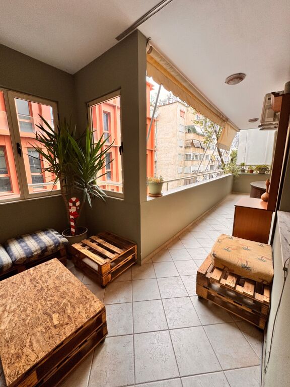 Bllok - Shitet 3+1 + Verandë