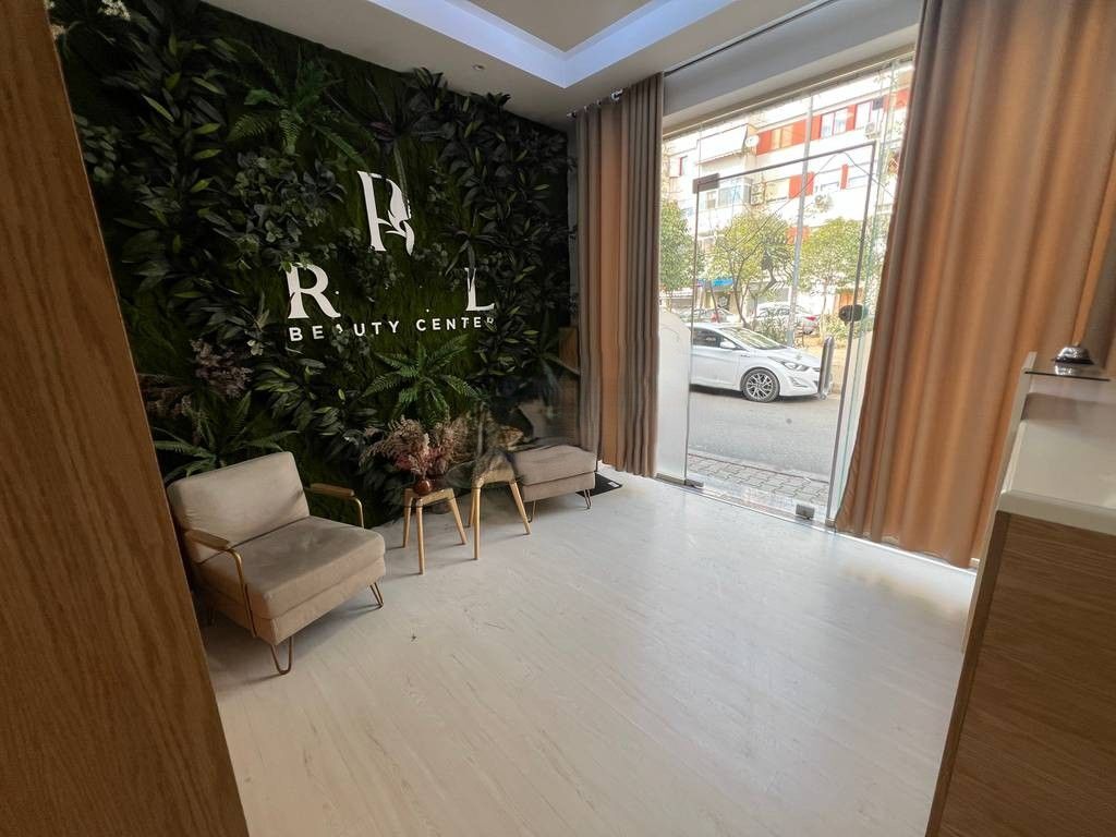 Ambient Komercial per Qira tek Pallati me Shigjeta 800 € /Muaj