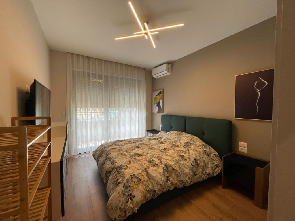 Jepet me qera apartament 1+1 pranë Radisson 🏡