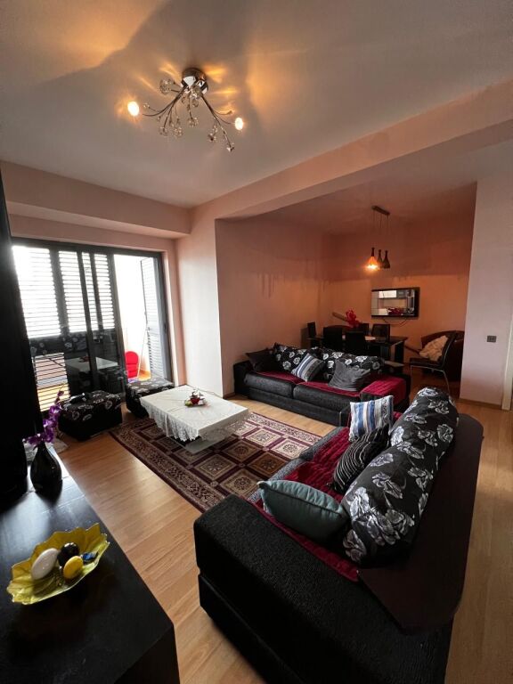 🏢Rruga e Dibres,prane Viles Gold jepet me qera apartament 2+1,60,000Leke .   