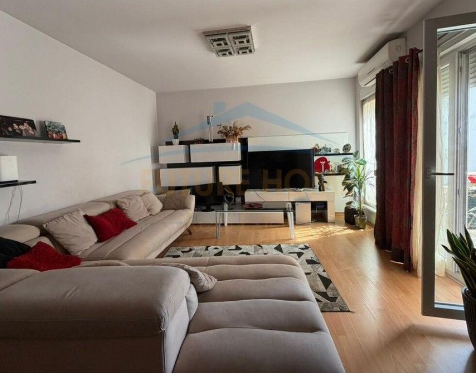 Shitet, Apartament 2+1+2+ Post Parkimi, Rruga Frosina Plaku, Tiranë