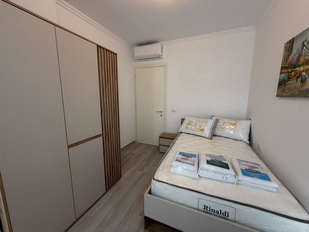 Jepet me qira apartament 2+1 me parking te Jordan Misja.  🚗 Me post parkimi💰 Cmimi: 80,000 leke / muaj  Per me shume informacion ose vizite, kontaktoni ne privat.