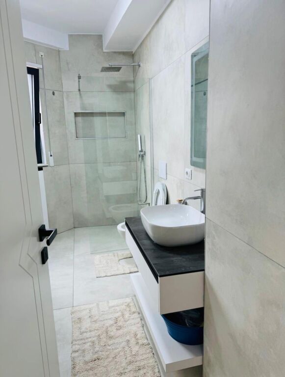 Apartament 2+1 me qira , Blloku i Amabasadave