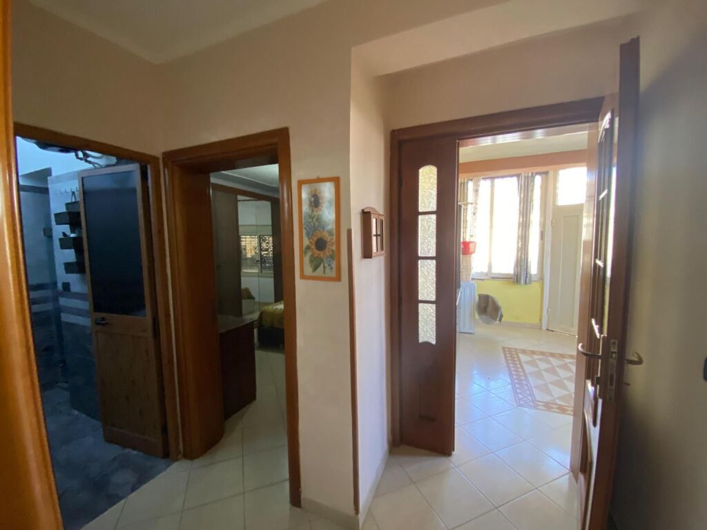 JEPET ME QERA VILA 2 KATESHE 400€ SHKOZET