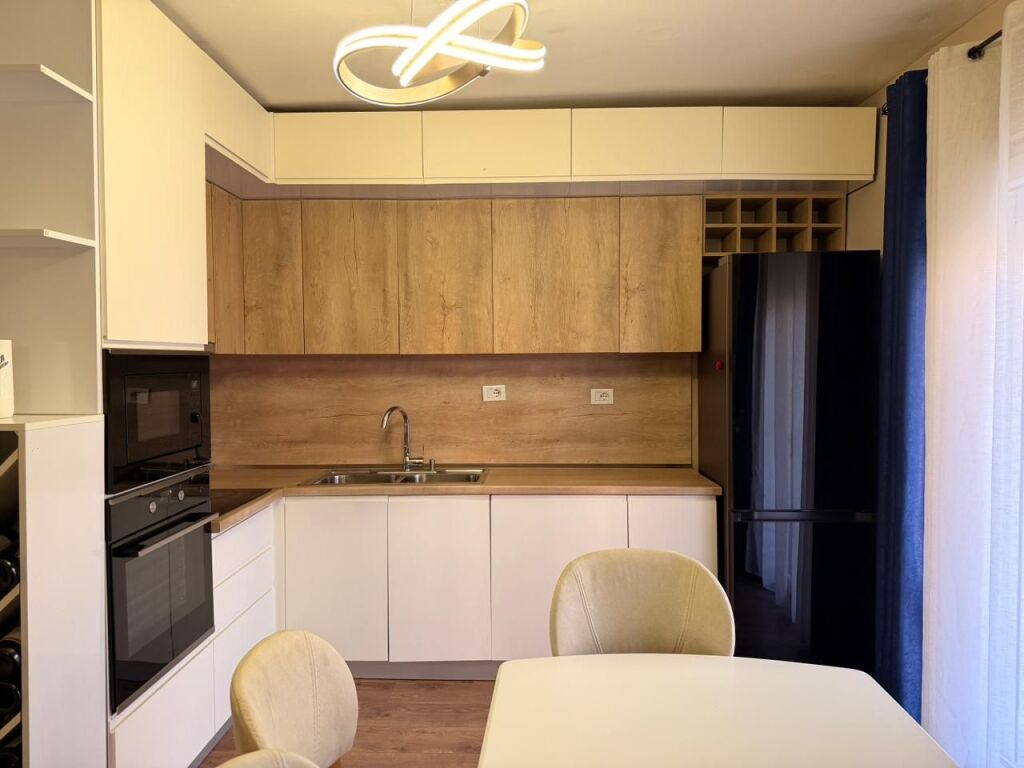 Apartament 2+1+2 me depo për shitje – Qendër, Durrës