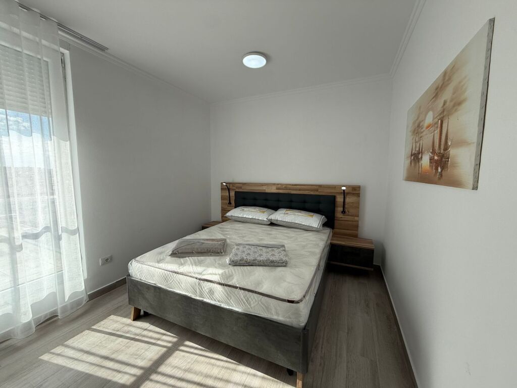 Jepet me qira apartament 2+1 me parking te Jordan Misja.  🚗 Me post parkimi💰 Cmimi: 80,000 leke / muaj  Per me shume informacion ose vizite, kontaktoni ne privat.