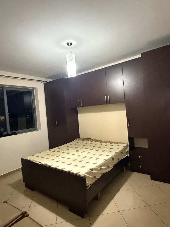 Apartment for rent 1+1 in Shkoze Total area: 56 m2 Floor: 3 Layout: •Living room + kitchen area •1 bedroom •1 bathroom • Corridor The apartment is furnished.