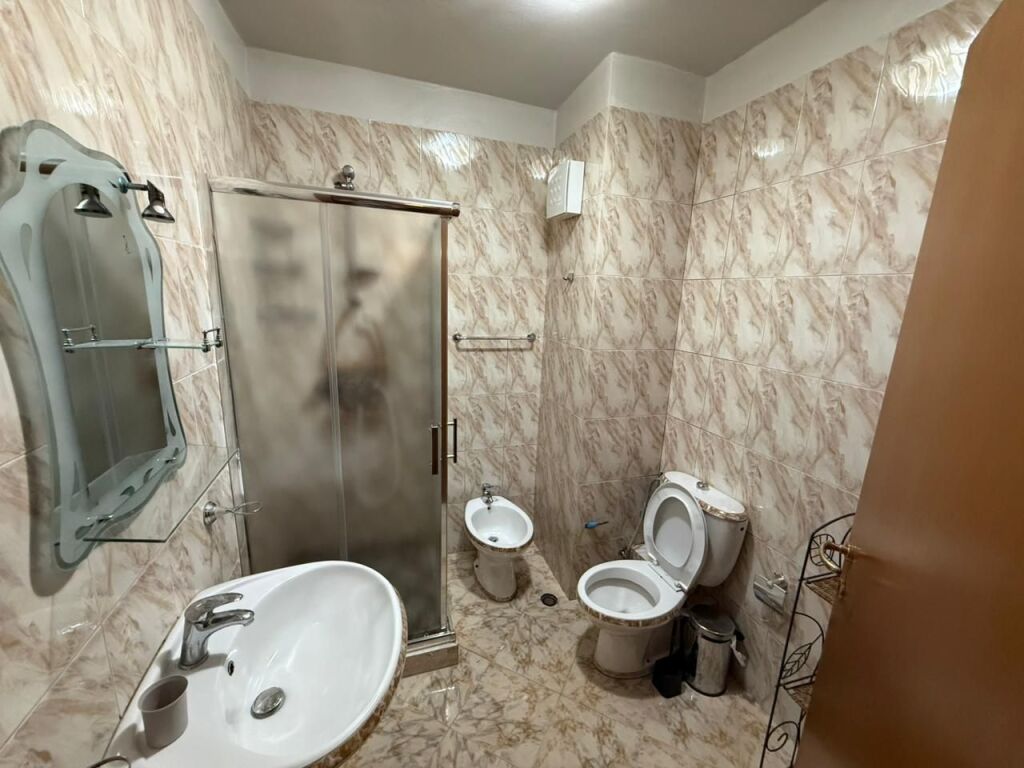📣 QERA Apartament 1+1 📍 Prane Gjimnazit "Petro Nini Luarasi" ✨  💶 Cmimi 60.000 Leke/Muaj