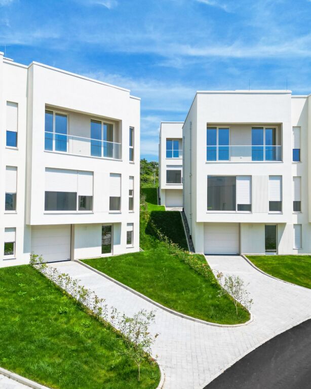 🔥 SHITET VILE ME HIPOTEKE🔥  🔑 Pranë Liqenit të Farkës dhe Sauk!