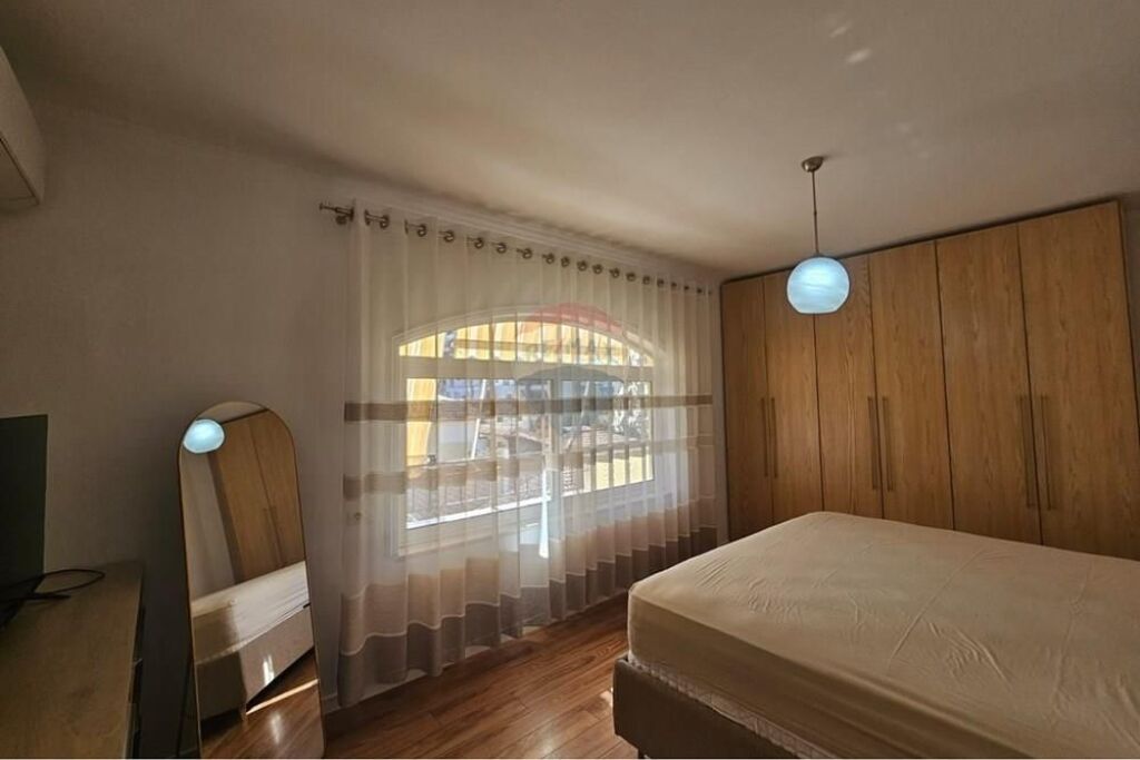 Apartament - Për Qira - Rruga e Barrikadave, Tiranë