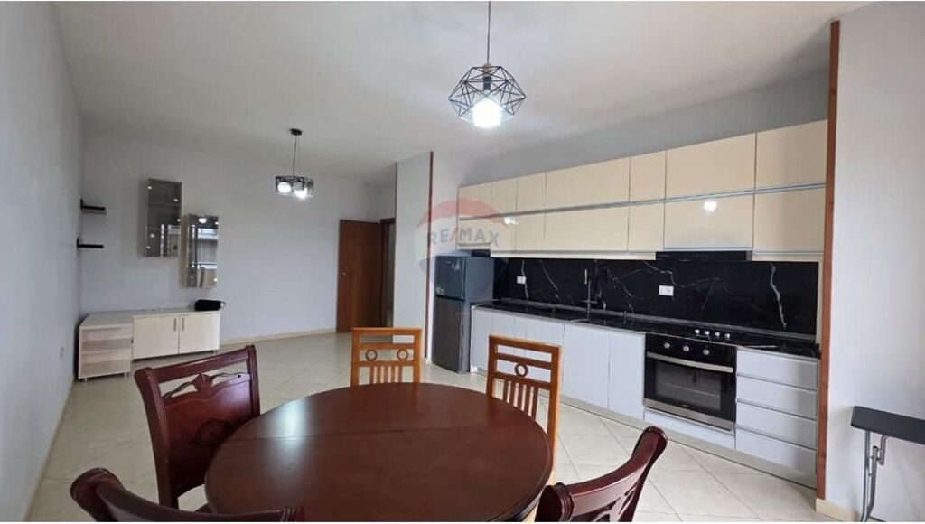 Apartament 1+1 për Shitje – Bulevardi Kryesor, Vlorë