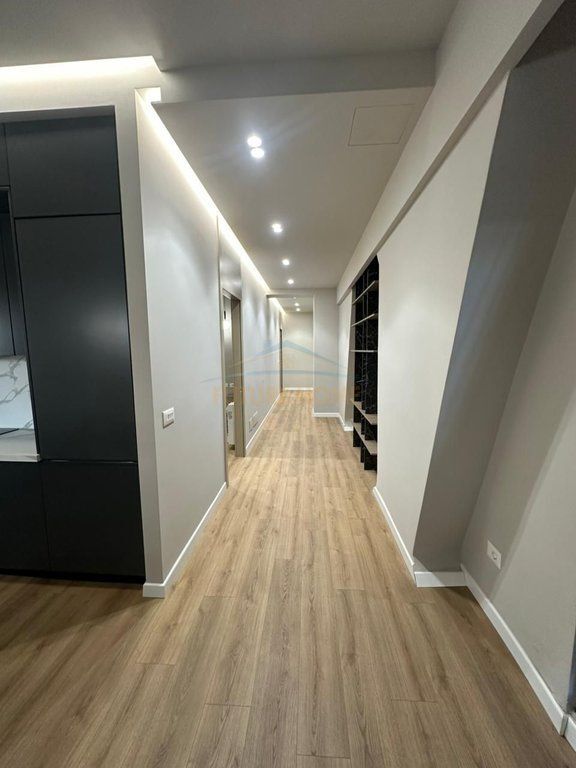 In vendita appartamento 2+1+2 Garden Building Rruga e Kavajes