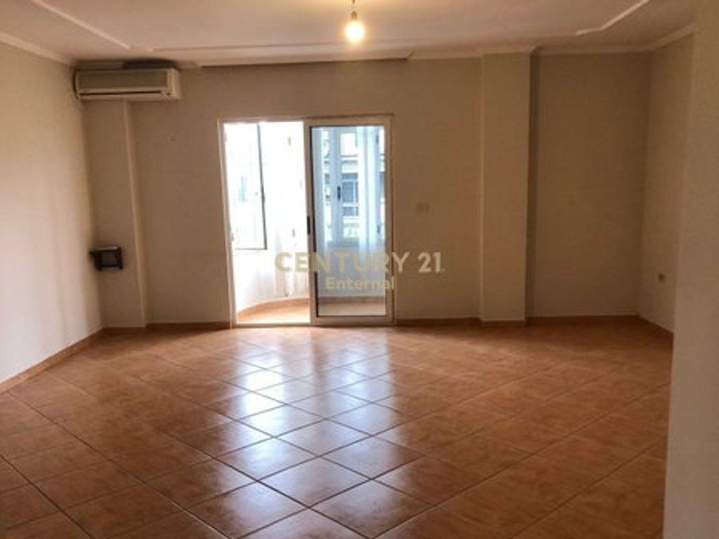 ZYRA PER QIRA TEK SHESHI WILLSON