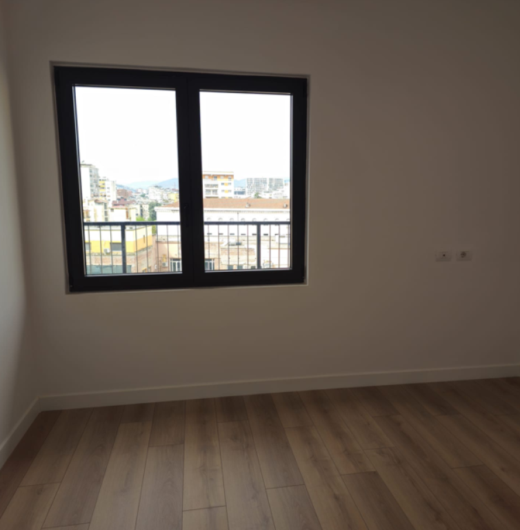 Shitet, Apartament 2+1+2, Rruga e Barrikadave, Tiranë. Empire67934
