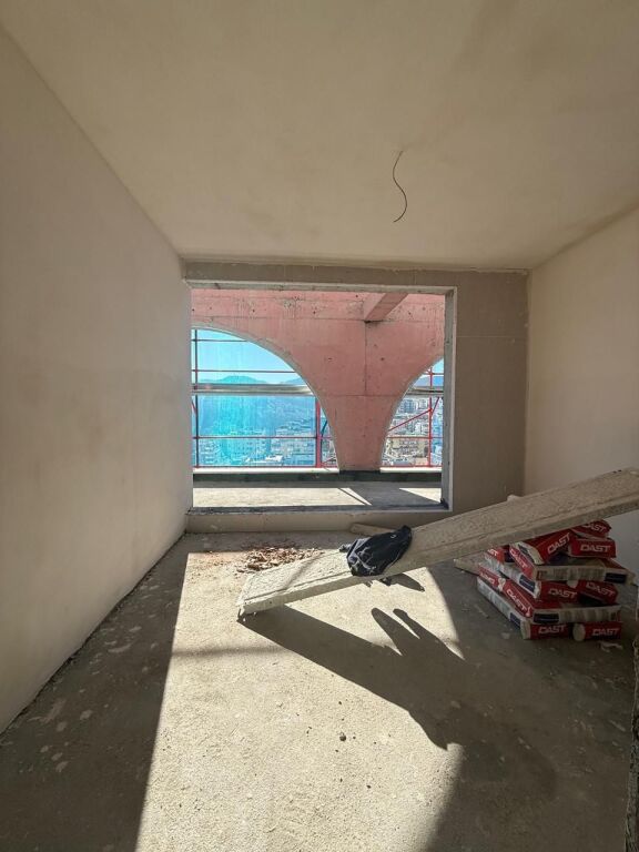 Apartament 2+1 per shitje tek White Tower tek Komuna e Parisit.