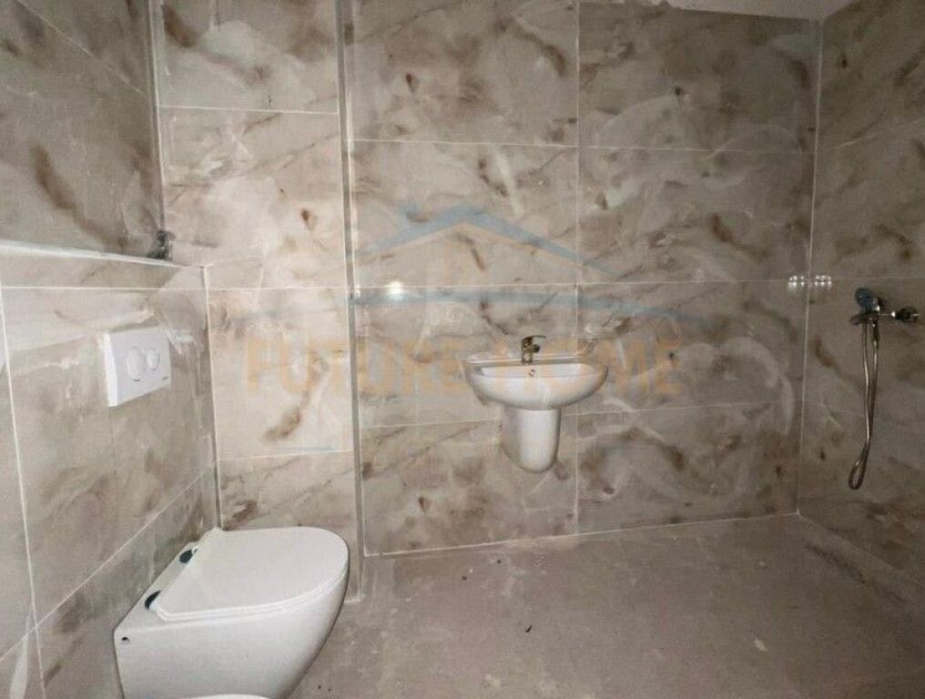 Shitet Apartament 1+1, Yzberisht