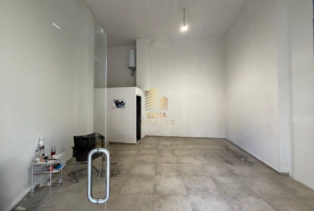 Qira, Ambient Biznesi, Rruga e Barrikadave, 45.000 Lek/muaj I diskutueshem