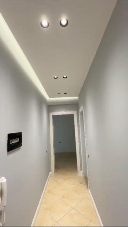 Shitet apartament 2+1 tek Shkëmbi i Kavajës – Vijë e parë me detin