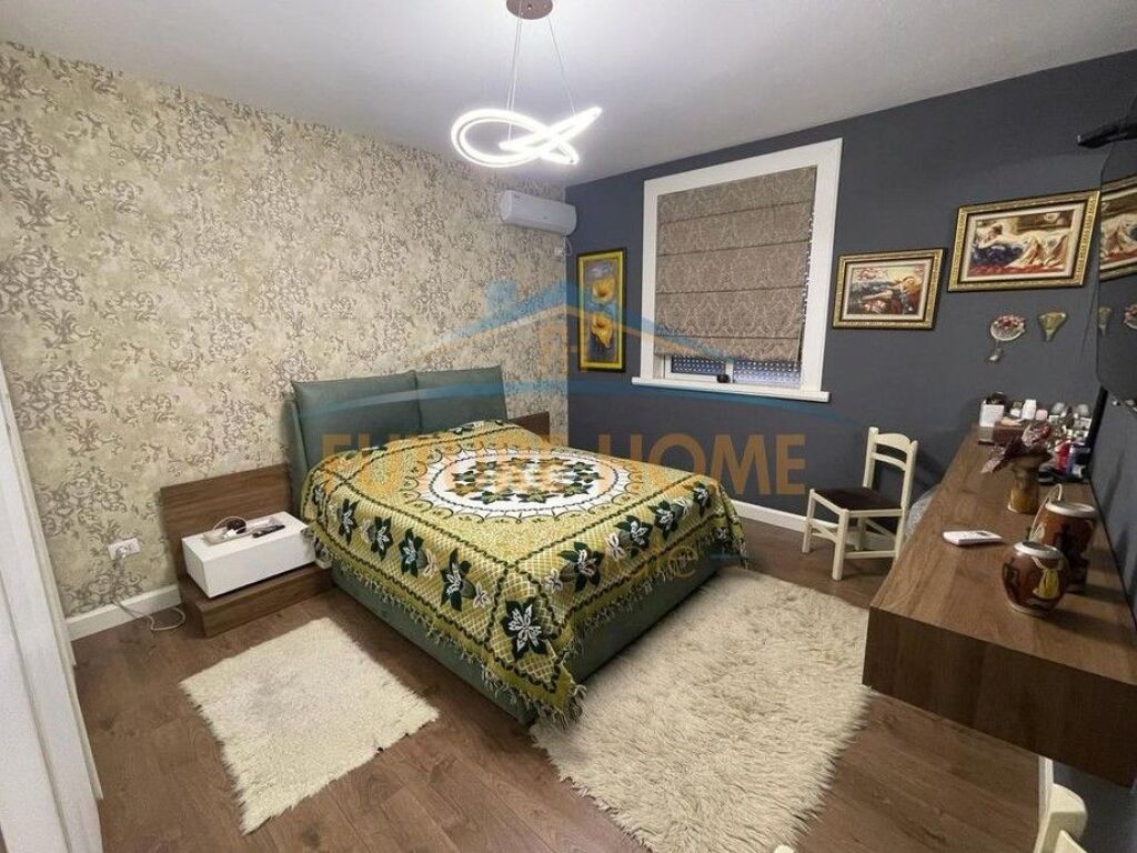 Shitet, Apartament 2+1, Rruga Babë Rexha, Tiranë.
